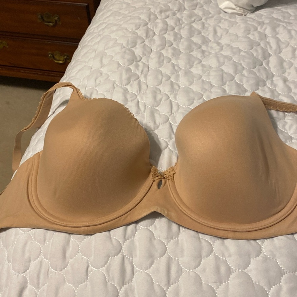 Victoria secret body by Victoria lined Demi underwire bra size 36DD